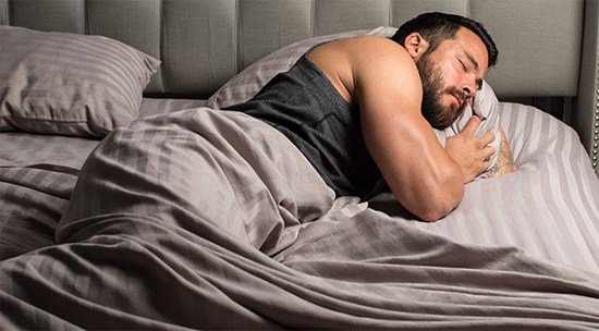 culturista-durmiendo.jpg